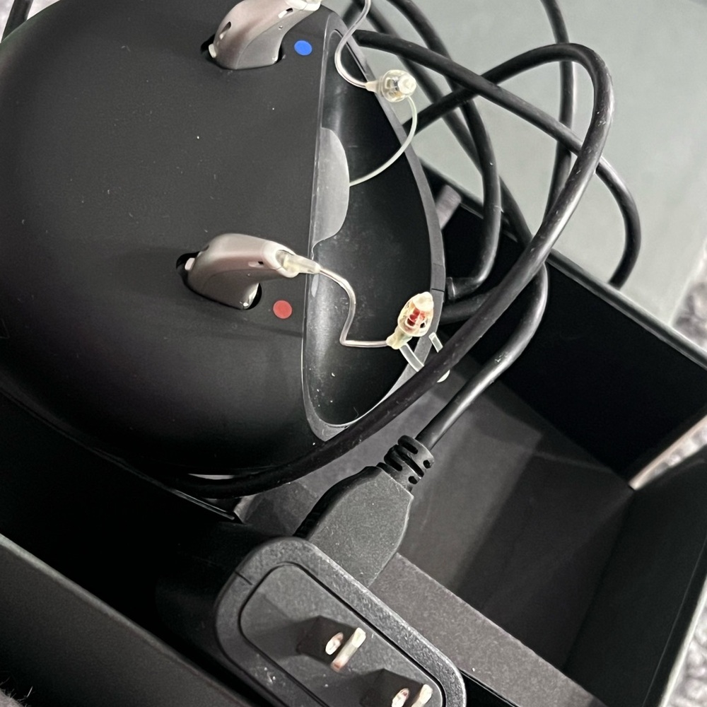 2 Rx Oticon RIC OPN S 2 RIC Silver Hearing Aids with docking station - Picture 7 of 8